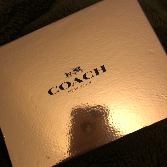 FLASH SALE!! NWT Coach Extremely RARE Floral Wristlet!!! - Picture 3 of 5